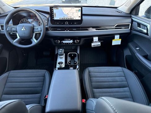 New 2026 Mitsubishi Outlander AWD image 24