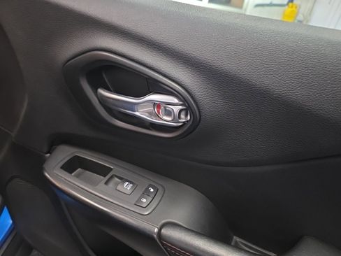 Used 2022 Jeep Cherokee Trailhawk w/ Sun, Sound & Nav Group image 17