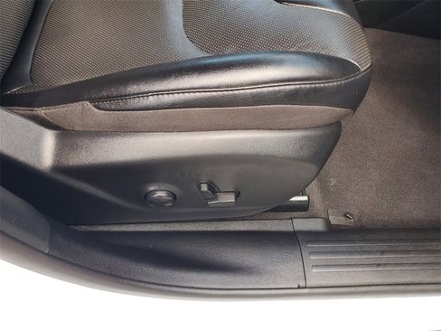 Used 2023 Jeep Cherokee Altitude Lux image 36