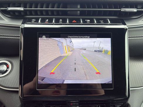 Used 2024 Jeep Grand Cherokee L Laredo image 16