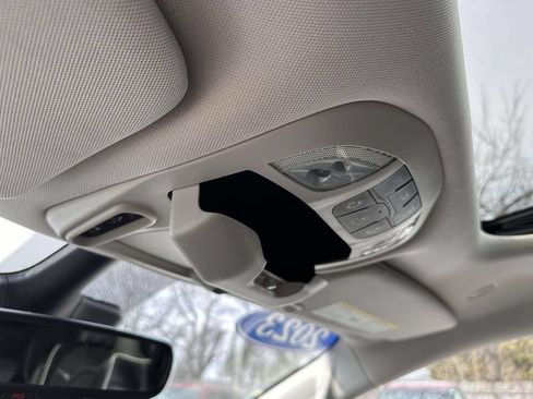 Used 2023 Chrysler Pacifica Limited FWD image 29