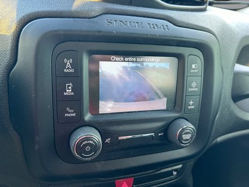 Used 2015 Jeep Renegade Latitude w/ Popular Equipment Group FWD image 22