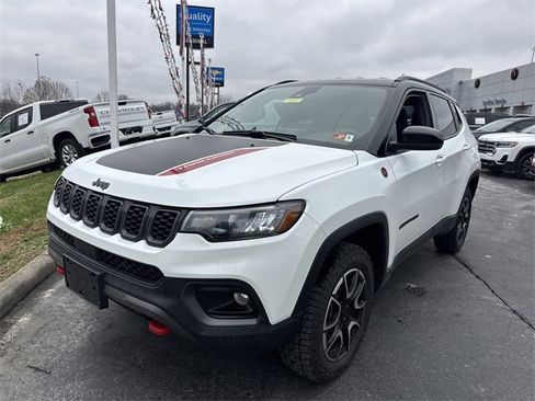 Used 2024 Jeep Compass Trailhawk image 10