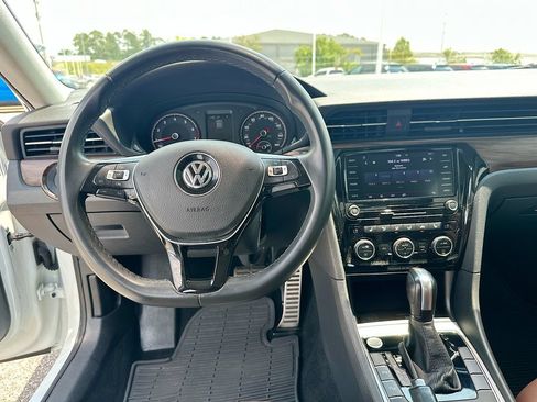 Used 2022 Volkswagen Passat 2.0T FWD image 19