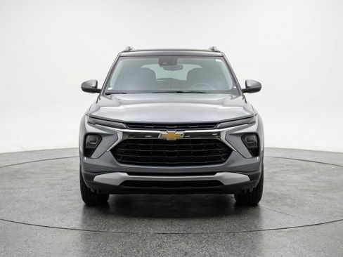 Used 2025 Chevrolet TrailBlazer LT FWD image 2