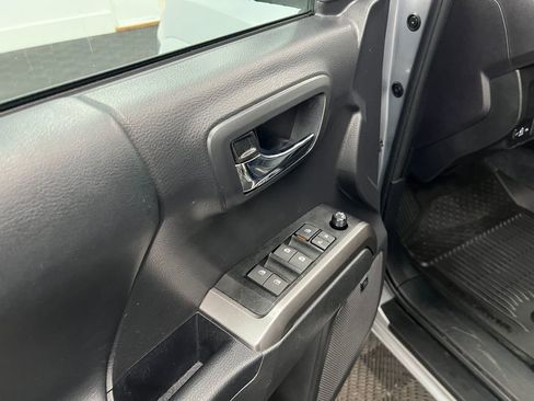 Used 2023 Toyota Tacoma Limited image 11