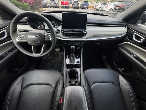 Used 2025 Jeep Compass Limited image 37