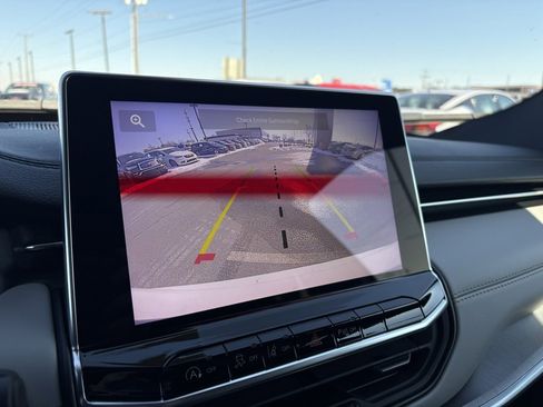 Used 2024 Jeep Compass Limited image 17