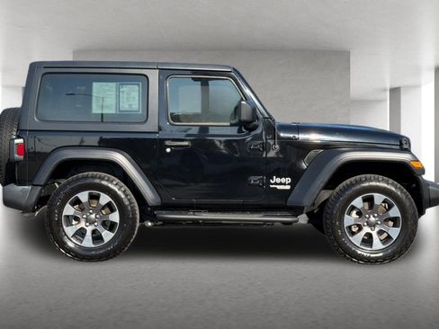Used 2019 Jeep Wrangler Sport AWD/4WD image 3