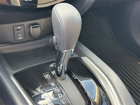 Used 2016 Nissan Rogue S image 28