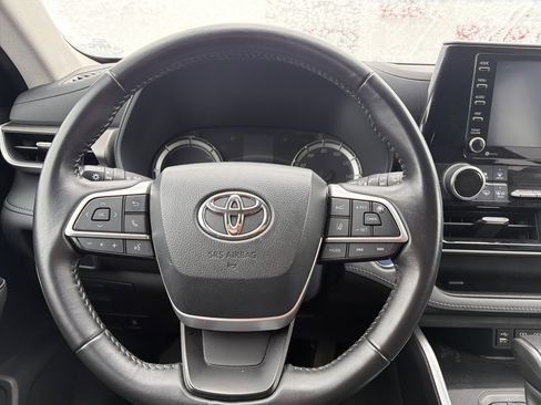 Used 2022 Toyota Highlander LE image 12