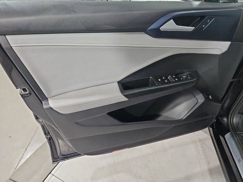 Certified 2024 Volkswagen Taos SE image 12