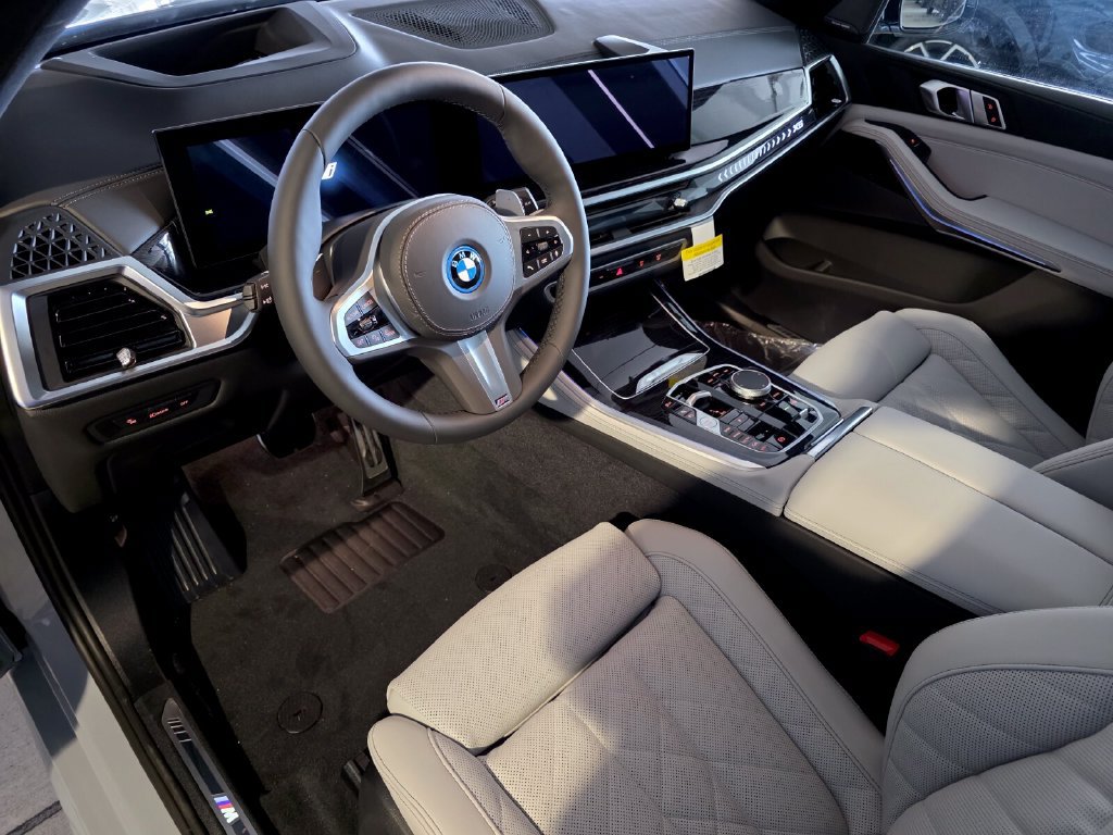 New 2026 BMW X5 xDrive50e w/ M Sport Package AWD/4WD image 8
