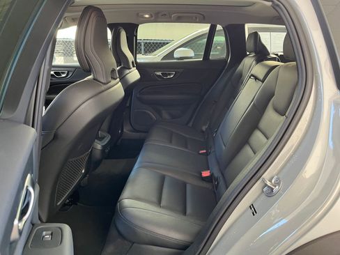 Used 2025 Volvo V60 B5 Cross Country Plus image 25
