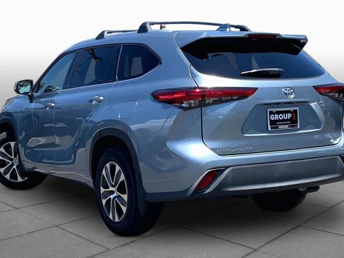 Used 2022 Toyota Highlander XLE FWD image 11