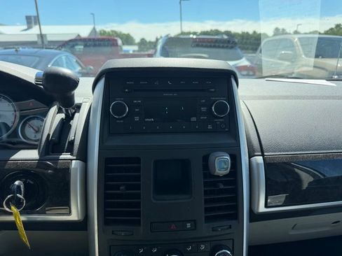 Used 2010 Dodge Grand Caravan SXT FWD image 13