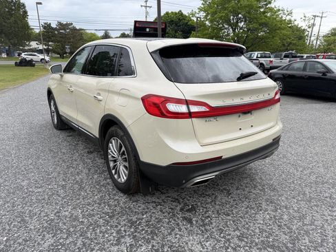 Used 2018 Lincoln MKX Select w/ Select Plus Package AWD/4WD image 3