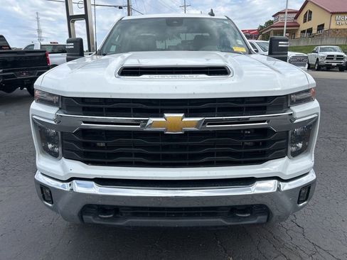 Used 2024 Chevrolet Silverado 2500 LT AWD/4WD image 2