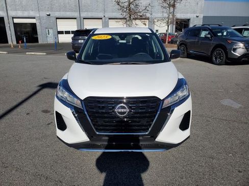 Certified 2025 Nissan Kicks Play S image 9