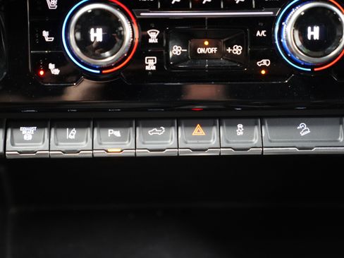 Used 2024 GMC Sierra 2500 AT4 w/ AT4 Preferred Package image 29