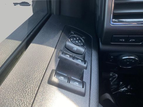Used 2017 Ford F150 XLT w/ Equipment Group 302A Luxury AWD/4WD image 21