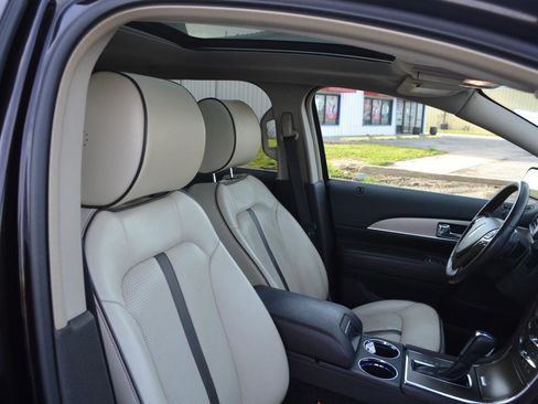 Used 2015 Lincoln MKX AWD w/ Equipment Group 102A image 33