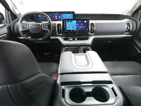 Certified 2025 Ford Expedition Platinum AWD/4WD image 17