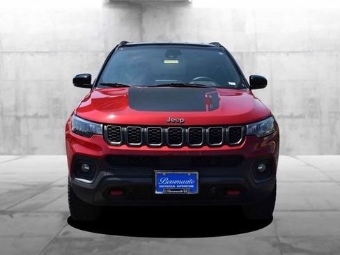 Used 2025 Jeep Compass Trailhawk AWD/4WD image 4