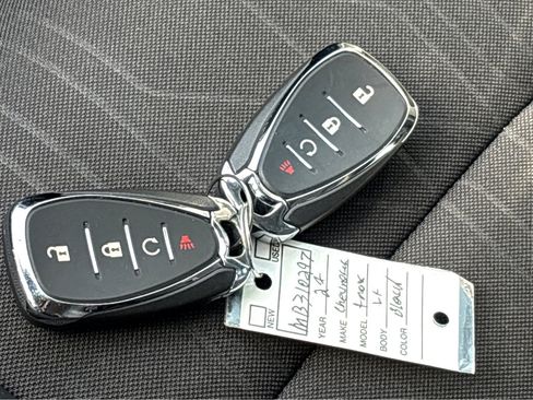 Used 2021 Chevrolet Trax LT w/ Midnight Edition image 24