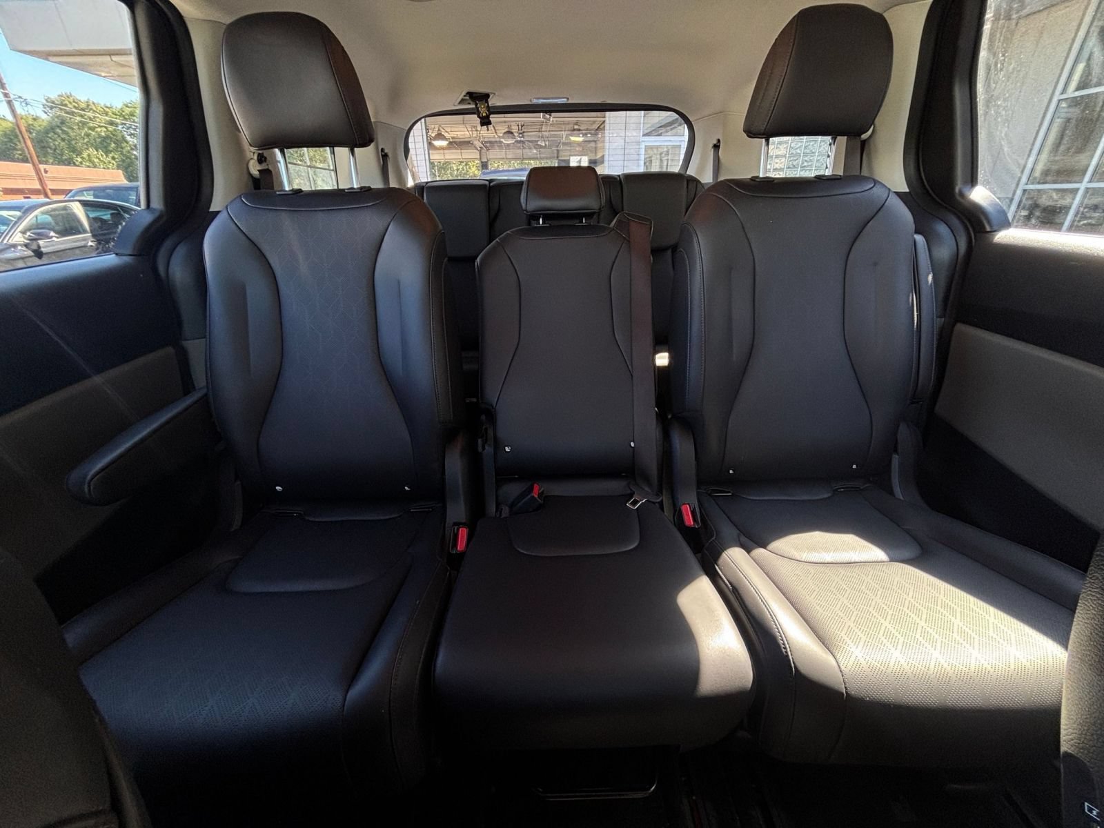 Used 2026 Kia Carnival FWD image 40