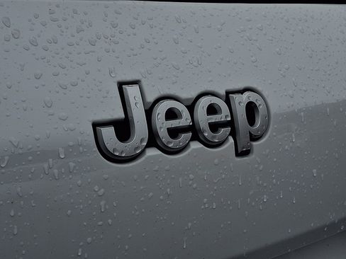 Certified 2025 Jeep Grand Cherokee L Laredo w/ Trailer Tow Package AWD/4WD image 29