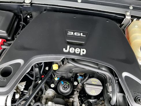 Used 2019 Jeep Wrangler Unlimited Sahara image 33