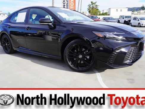 Certified 2025 Toyota Camry SE image 1