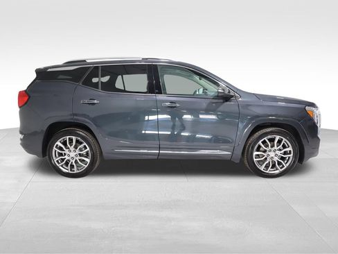 Used 2022 GMC Terrain Denali w/ Denali Premium Package AWD/4WD image 5
