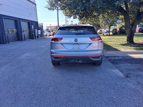 Used 2022 Volkswagen Atlas Cross Sport SE FWD image 7