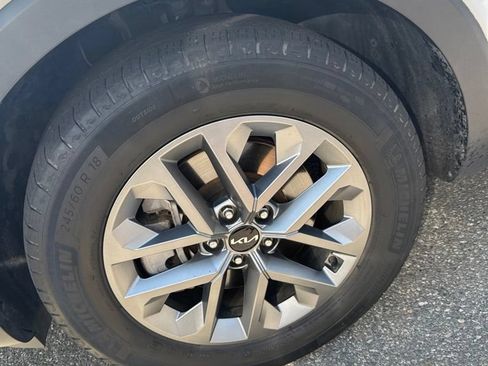 Used 2023 Kia Telluride LX AWD/4WD image 5