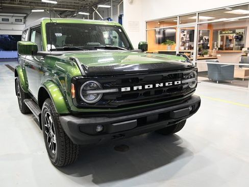 Used 2022 Ford Bronco Outer Banks image 3