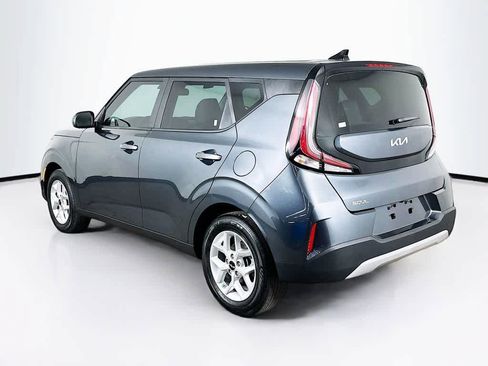 Used 2025 Kia Soul LX FWD image 4