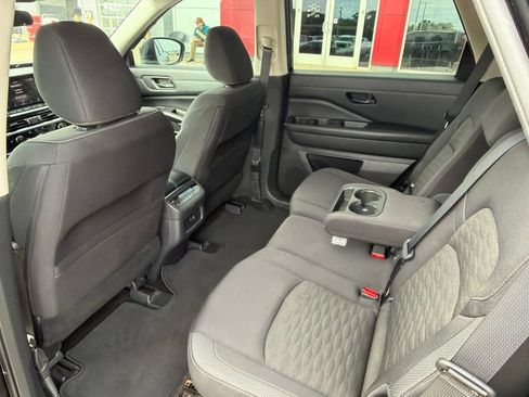 Used 2023 Nissan Pathfinder SV FWD image 16