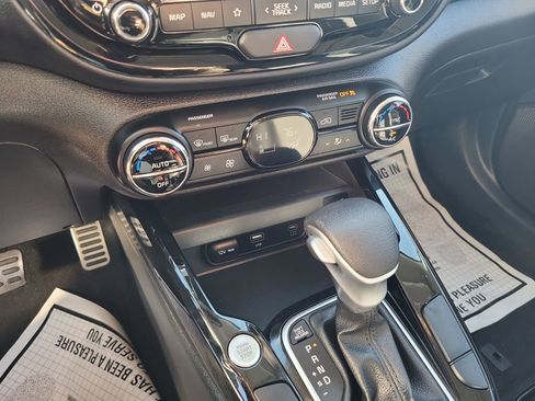 Used 2025 Kia Soul S image 23