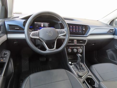 Used 2023 Volkswagen Taos SE w/ Panoramic Sunroof Package image 4