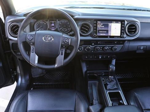 Used 2020 Toyota Tacoma TRD Off-Road w/ TRD Premium Off Road Package AWD/4WD image 19