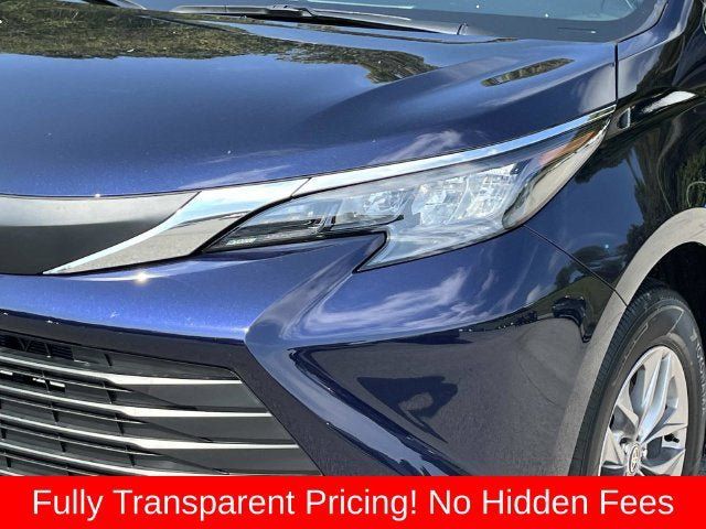 Used 2026 Toyota Sienna LE FWD image 10