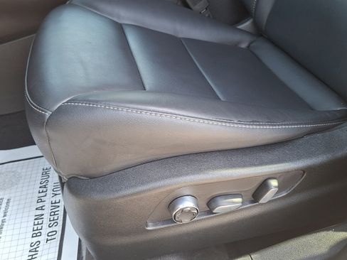 Used 2025 Cadillac XT4 Premium Luxury FWD image 18