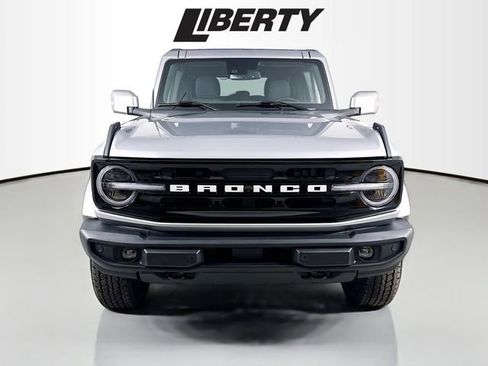 Used 2023 Ford Bronco Outer Banks image 2