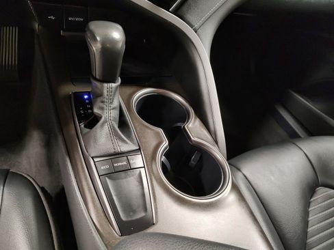 Used 2023 Toyota Camry SE image 8