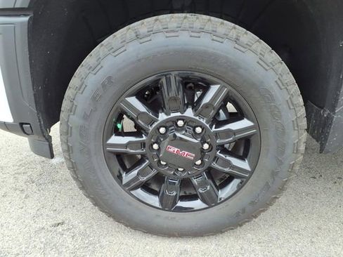 New 2025 GMC Sierra 2500 AT4 w/ AT4 Premium Plus Package image 10