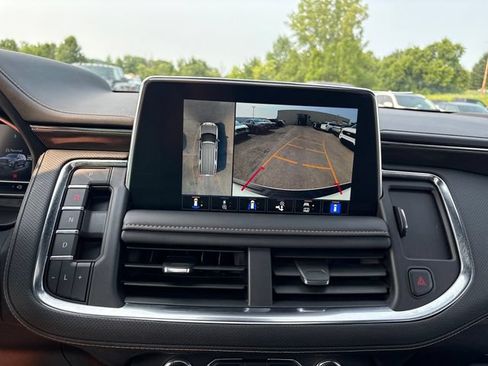 Used 2024 GMC Yukon XL AT4 w/ Technology Package AWD/4WD image 17
