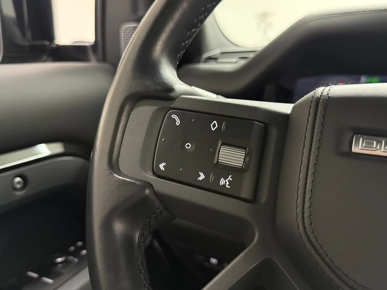 Used 2021 Land Rover Defender 110 X-Dynamic HSE AWD/4WD image 20