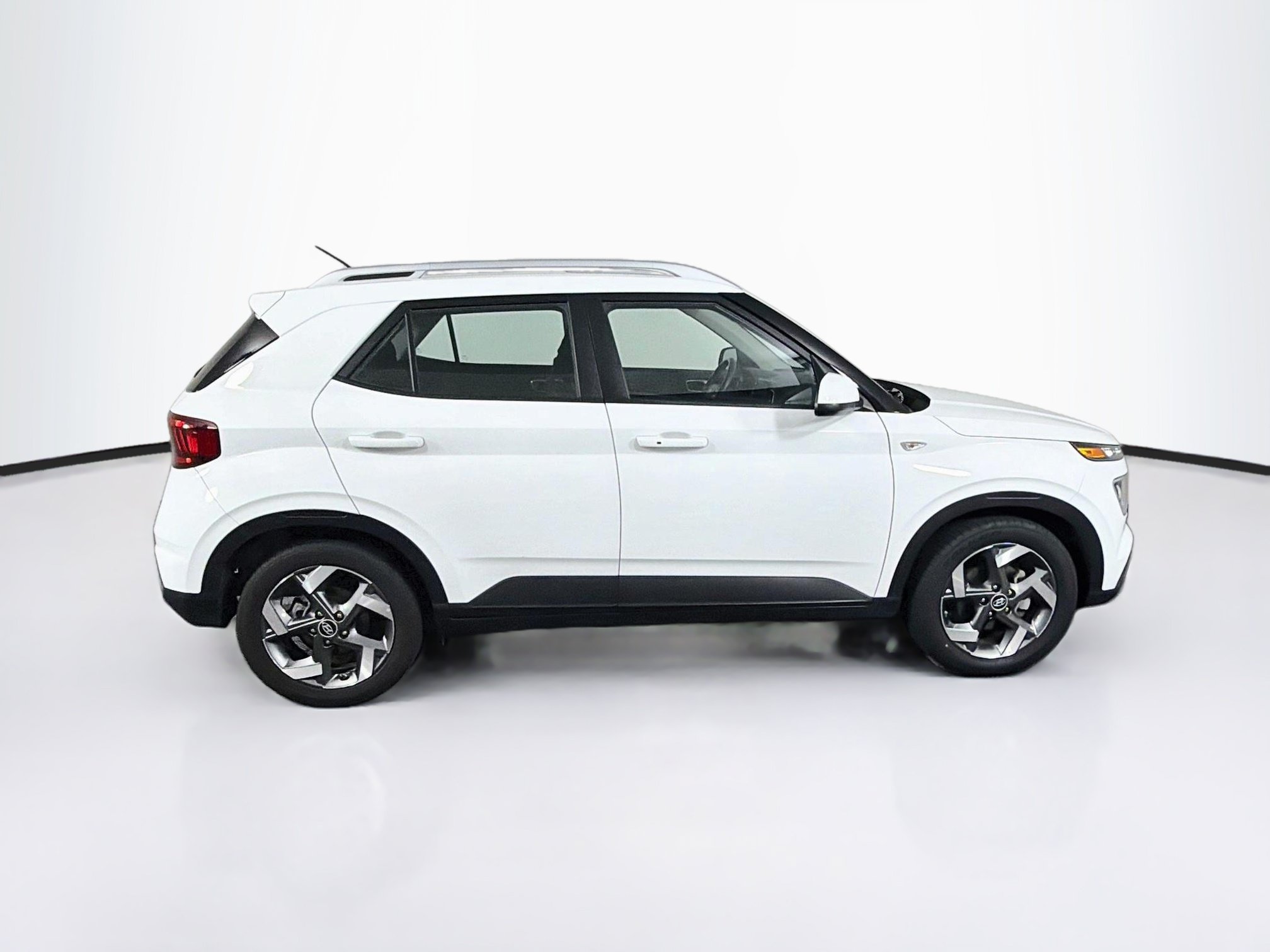 Used 2025 Hyundai Venue SEL FWD image 10